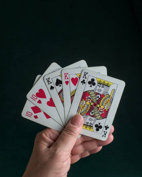 Live Sic Bo Dadu dealer table on sky777 login with three dice in cage